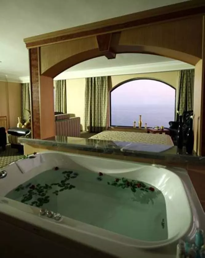 UTOPIA_SHABAVIZ (10).jpg